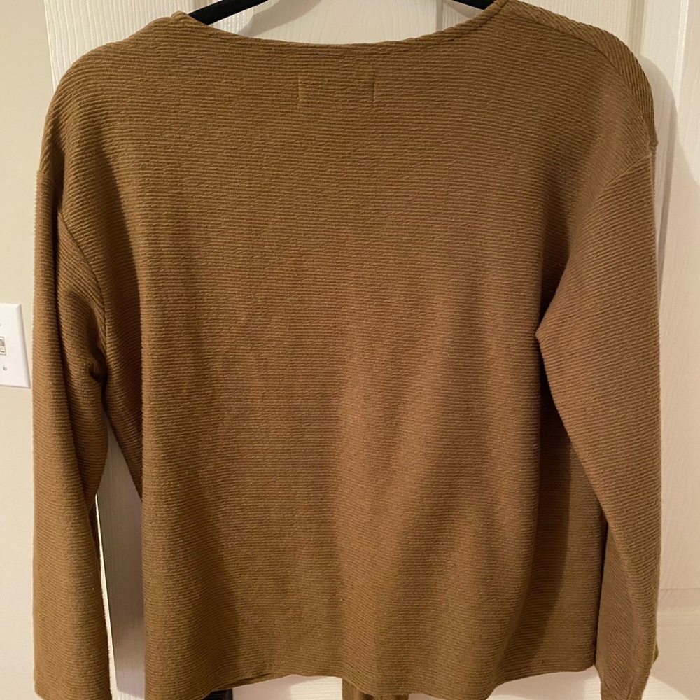 Olive green tie 3/4 top